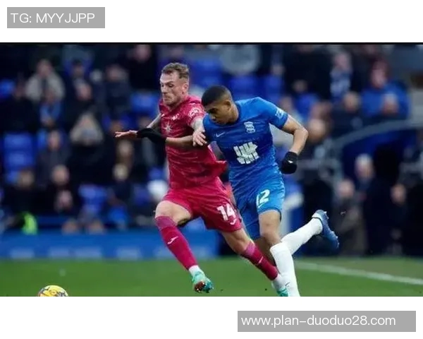 赫尔城与狼队激战正酣双方争夺激烈精彩瞬间回顾